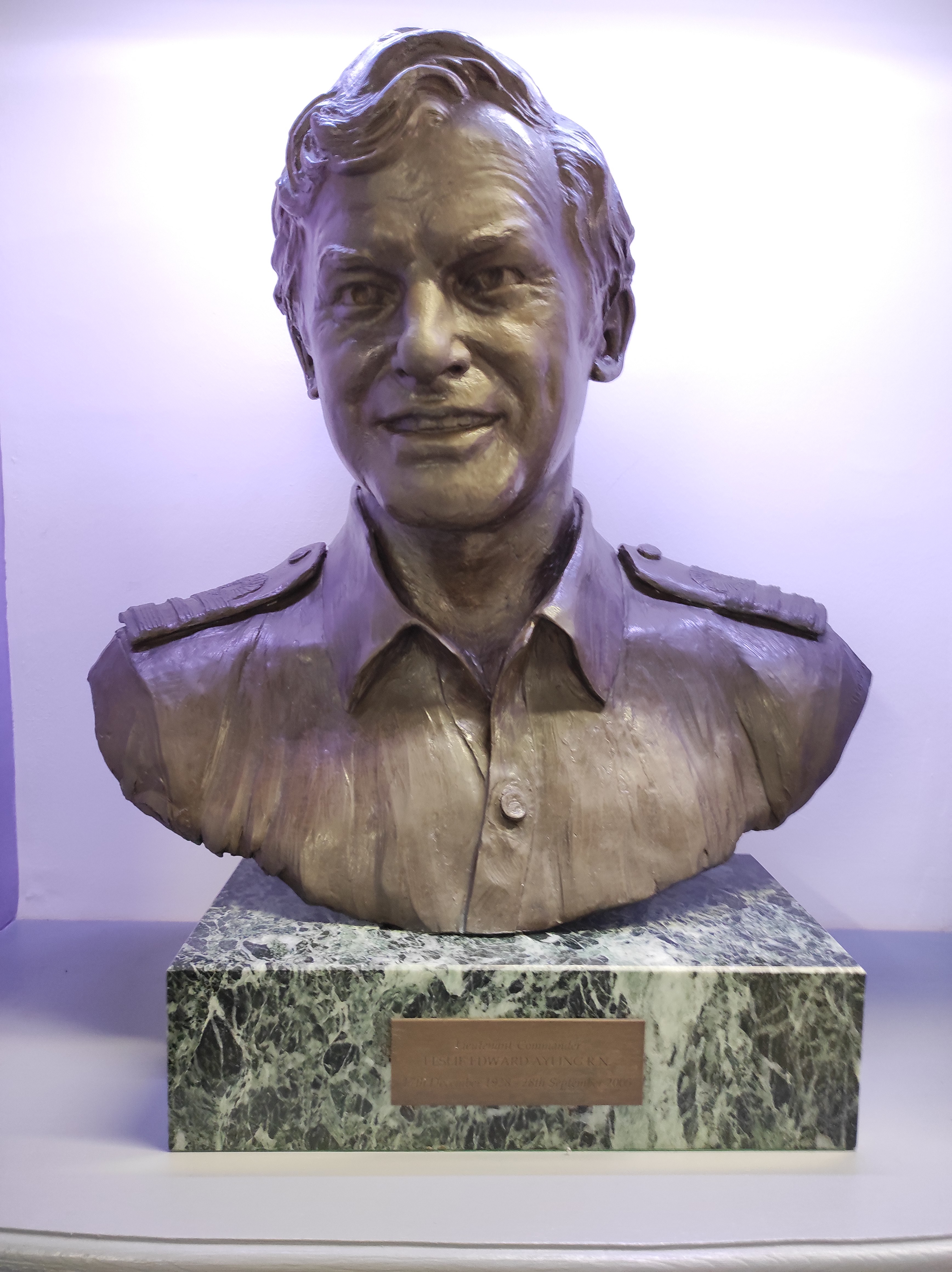 Lt. Cmdr. Leslie Edward Ayling Image